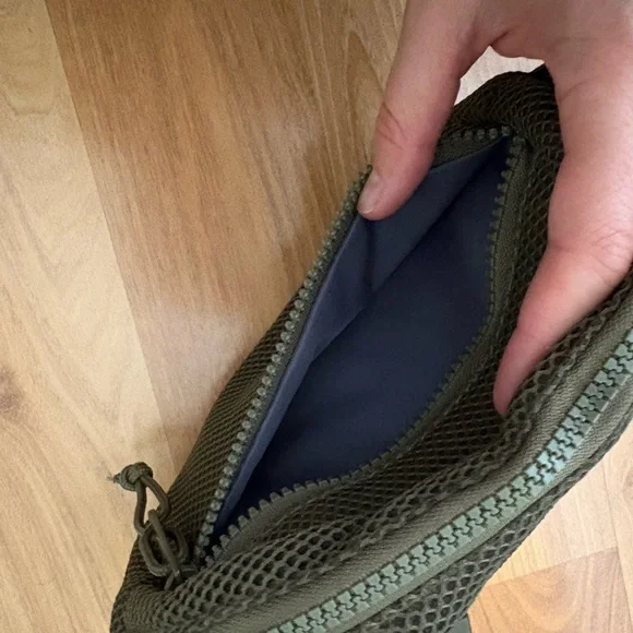 Adidas Green Mesh Waist Bag - Picture 6 of 7